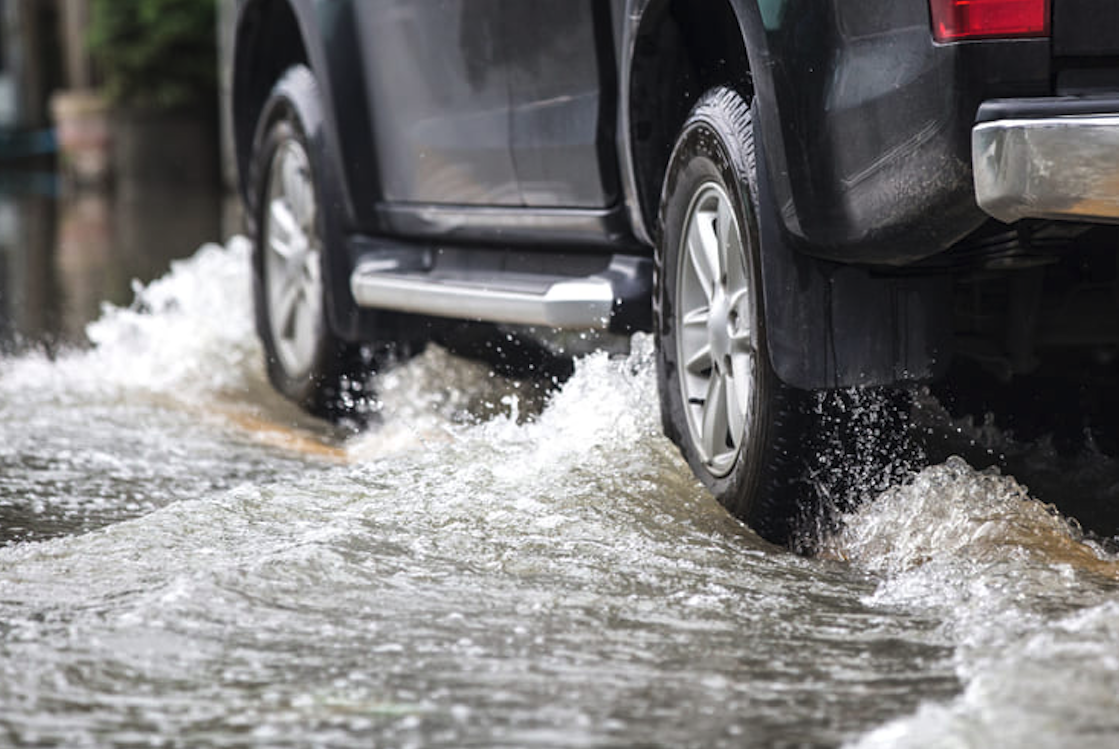 浸水 冠水した水没車に自動車保険は使える 車両保険の適用範囲について 自動車保険の窓口